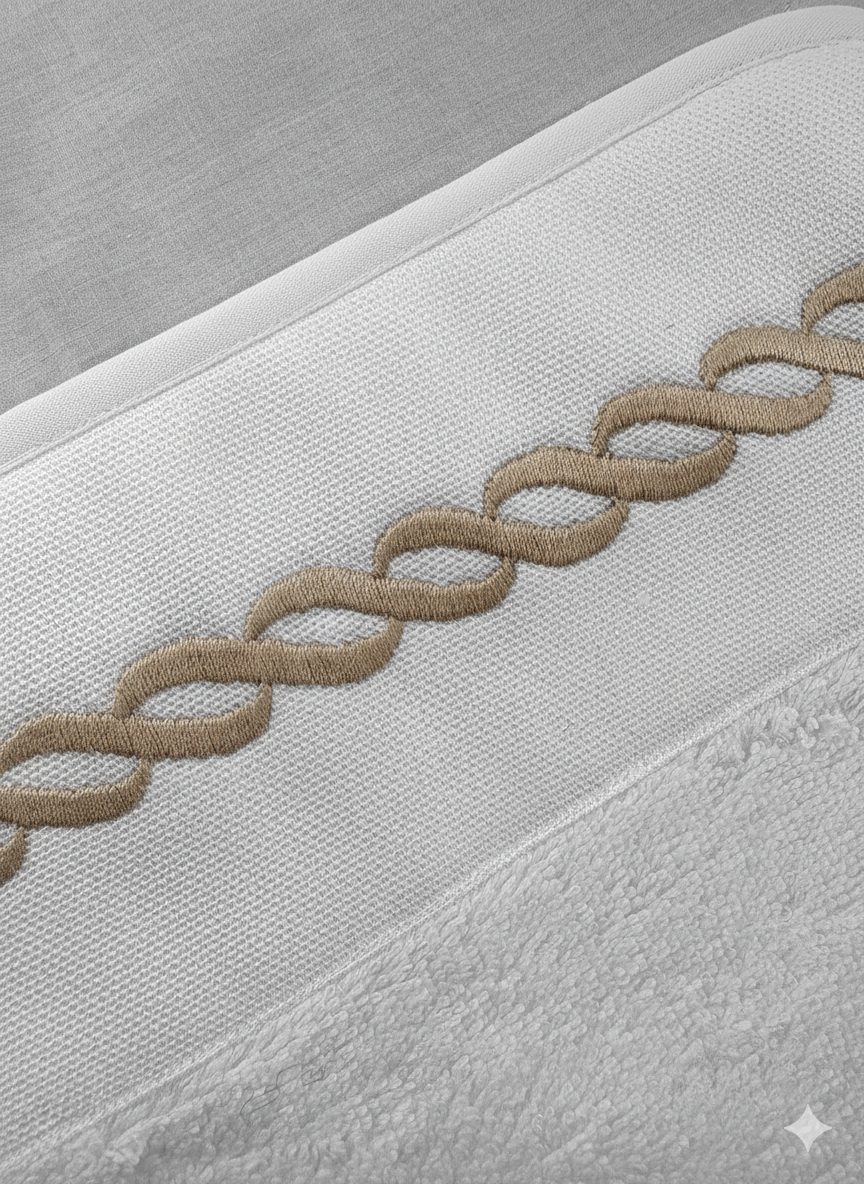 Bavaglio con ricamo corda grezza beige